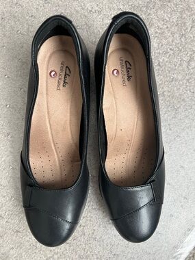 Clarks Black Leather Women's Comfort block heel pumps